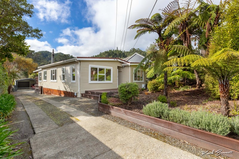 29 Jocelyn Crescent, Pinehaven, Upper Hutt - Carousel 1