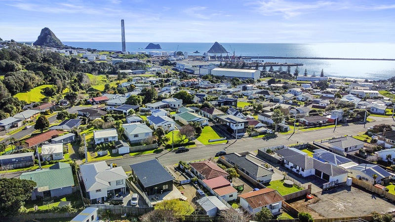 2/47 South Road, Blagdon, New Plymouth - Carousel 15