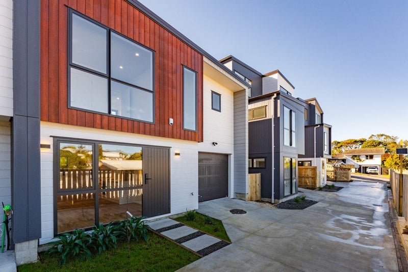 8C Datura Place, Sunnynook, Auckland - Carousel 1