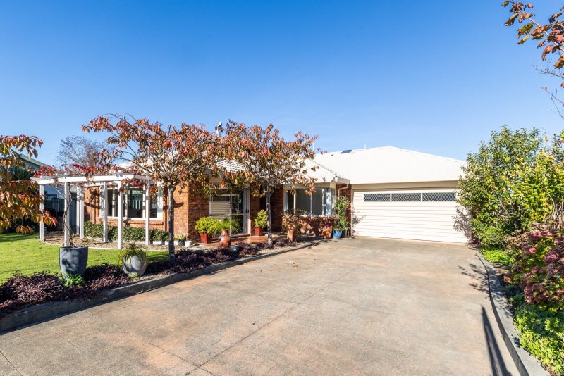 59 Whiting Crescent, Greenmeadows, Napier - Carousel 1