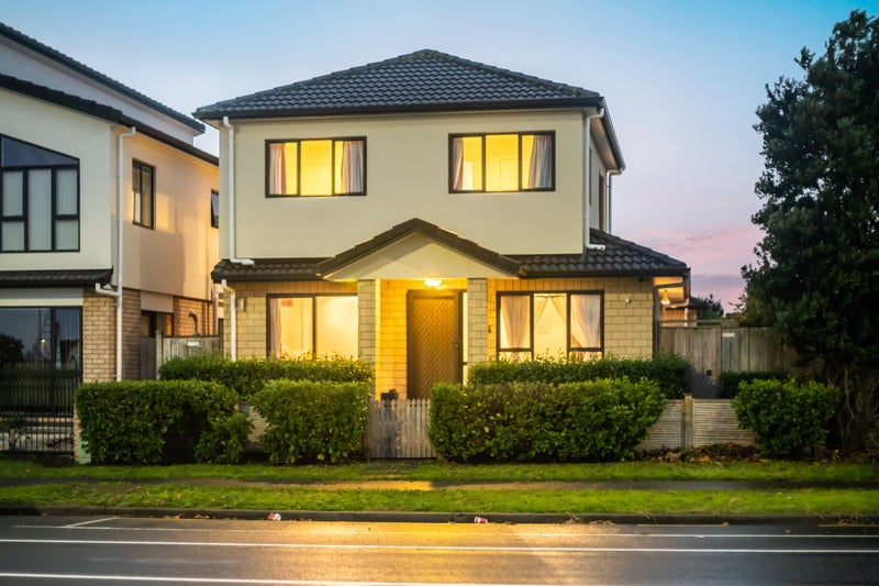 35 Agapanthus Place, Flat Bush, Auckland - Carousel 1