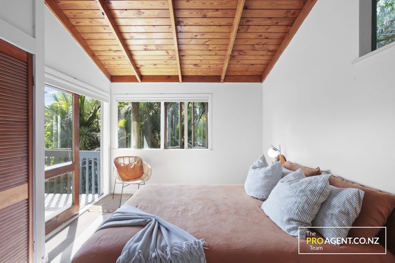 328 Huia Road, Titirangi, Auckland - Carousel 1