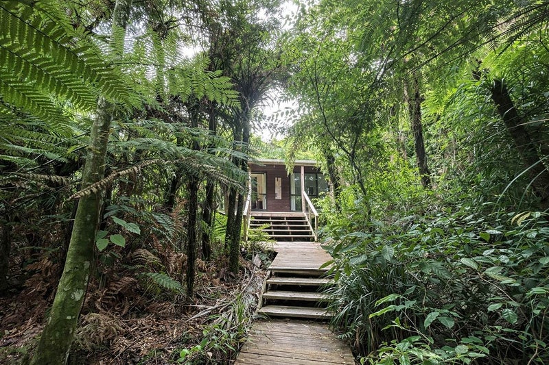 416 Scenic Drive, Waiatarua, Auckland - Carousel 1