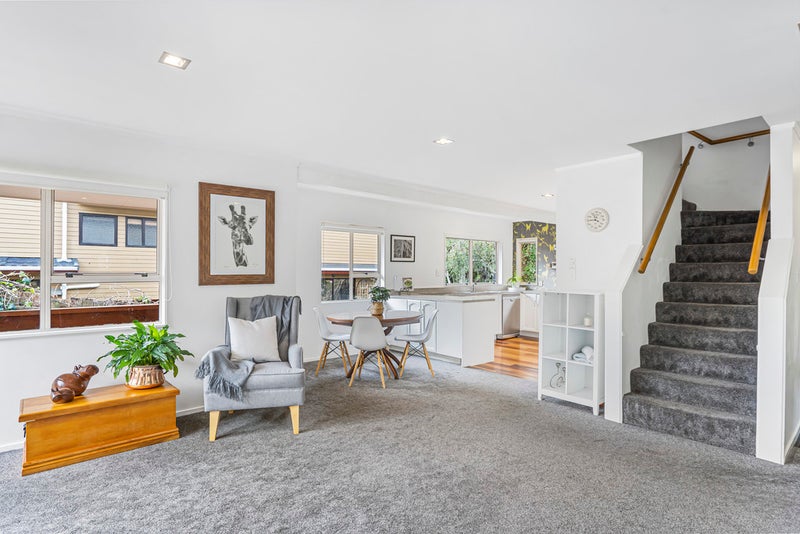 1/25 Cresta Avenue, Beach Haven, Auckland - Carousel 2