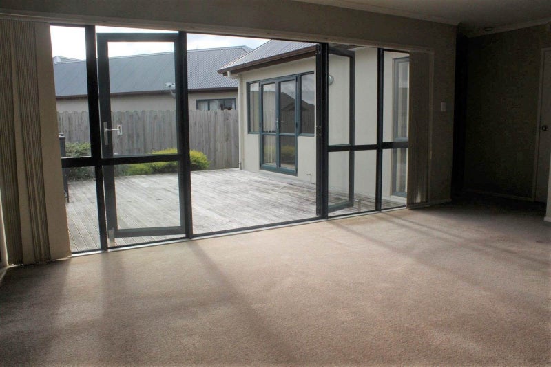 20 Vicente Place, Oteha, Auckland - Carousel 2