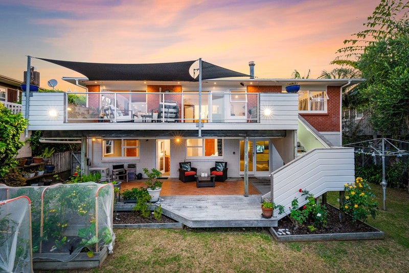 6 Red Bluff Rise, Campbells Bay, Auckland - Carousel 1