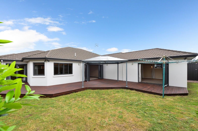 8 MacCallum Court, Rototuna, Hamilton - Carousel 2