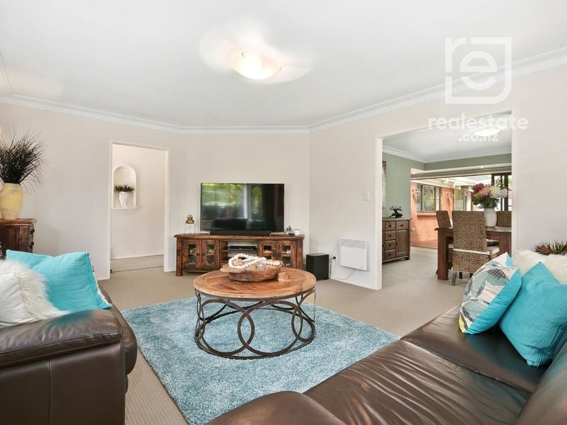 5 Cumbrian Place, Conifer Grove, Takanini - Carousel 2
