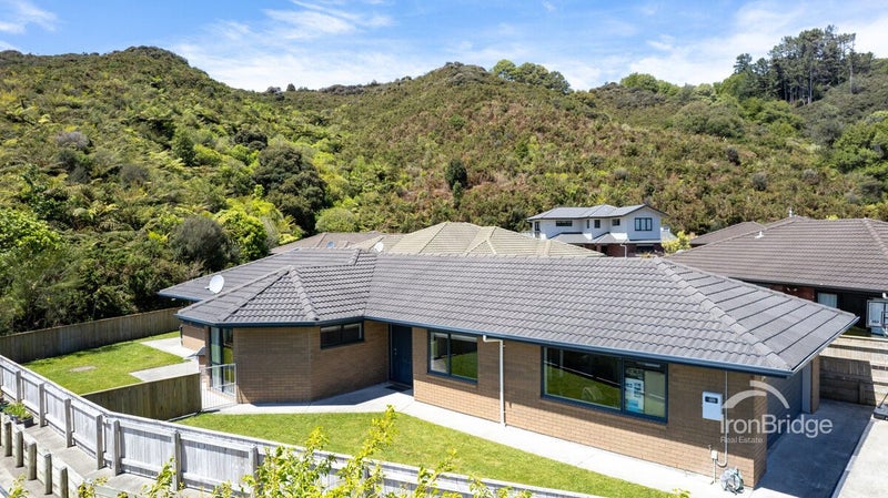 13 Beaufort Close, Kingsley Heights, Upper Hutt - Carousel 1