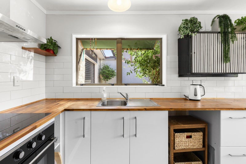 2/2 Church Road, TARADALE, NAPIER - Carousel 2