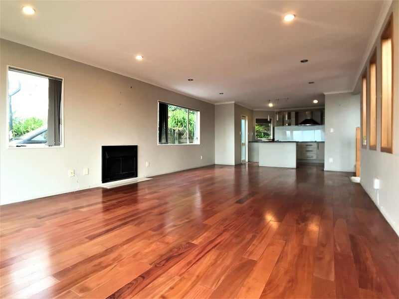 16 McFetridge Place, Hillcrest, Auckland - Carousel 2