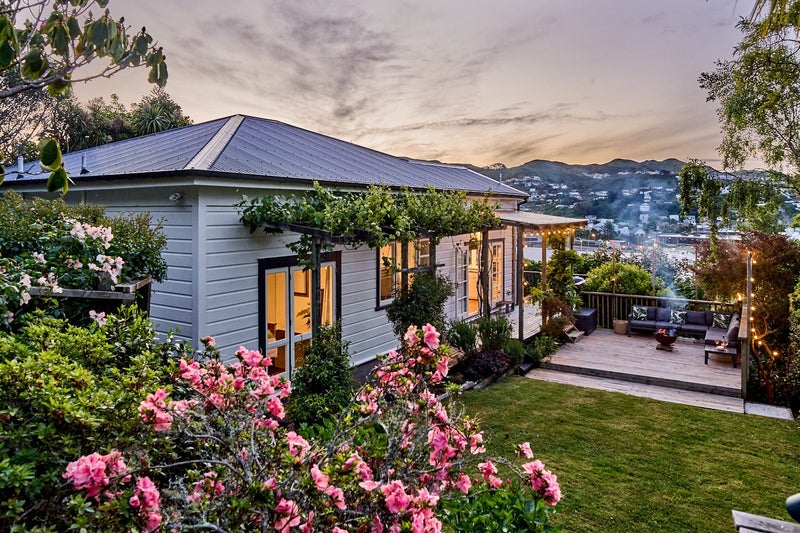 4 Sheridan Terrace, Johnsonville, Wellington - Carousel 1