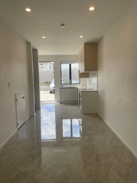 7/1 Sylvan Crescent, Te Atatu South, Auckland - Carousel 2
