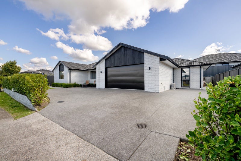 14 Raynor Crescent, Pyes Pa, Tauranga - Carousel 2