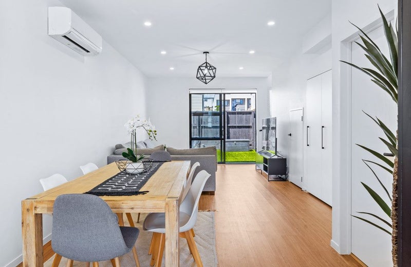 6 Routhmore Street, Flat Bush, Auckland - Carousel 1