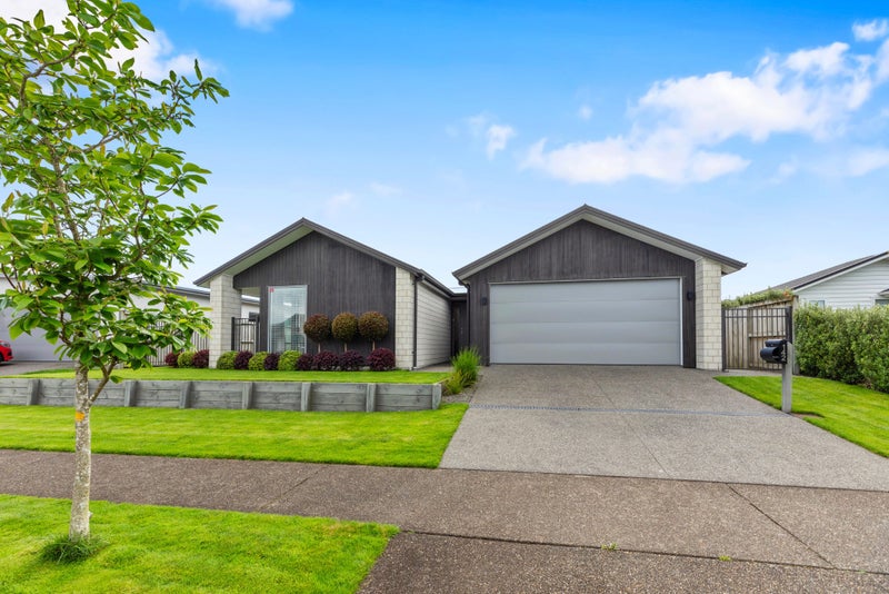 142 Puhirake Crescent, Pyes Pa, Tauranga - Carousel 1
