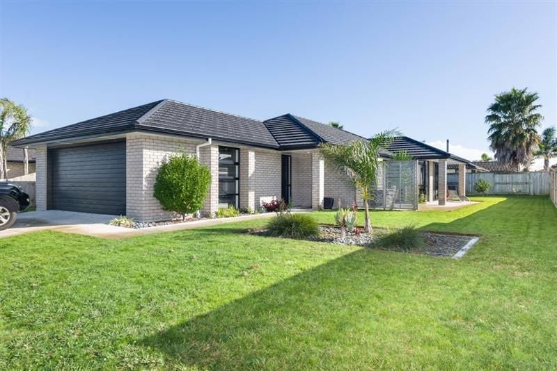 15 Lewknor Drive, Papamoa Beach, Papamoa - Carousel 1