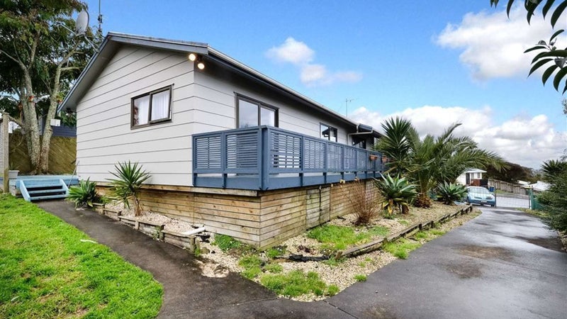 5 Moxham Grove, Massey, Auckland - Carousel 1