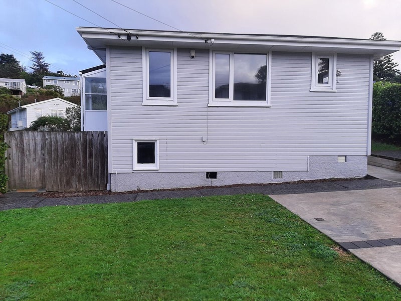 12 Taupiri Crescent, Titahi Bay, Porirua - Carousel 1