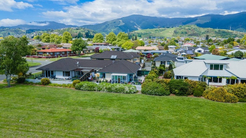 2/17 Aldinga Avenue, Stoke, Nelson - Carousel 1