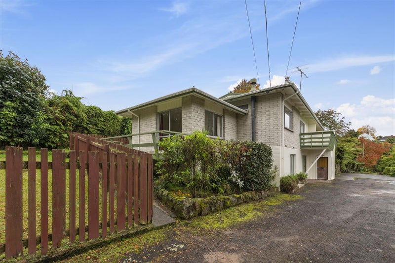 94A Grand Vue Road, Kawaha Point, Rotorua - Carousel 1