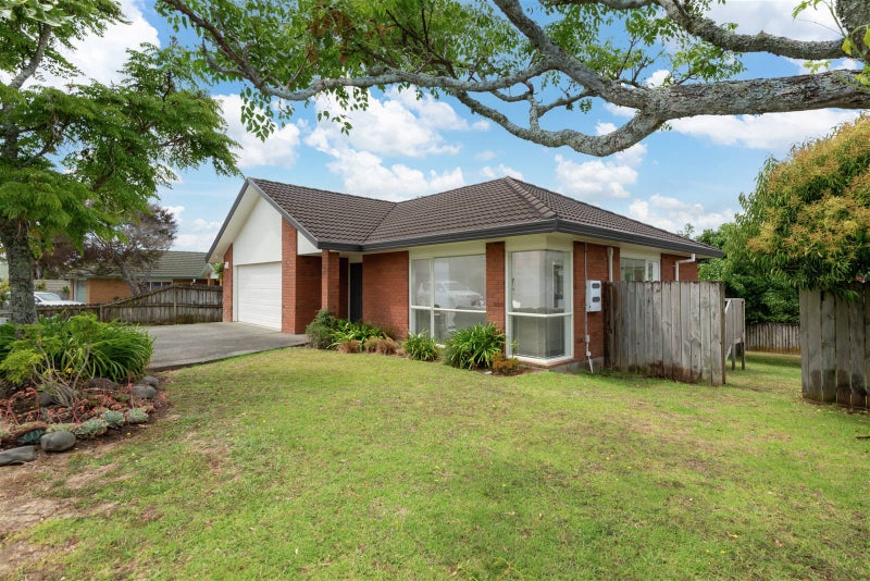 27 Bard Place, Golflands, Auckland - Carousel 2