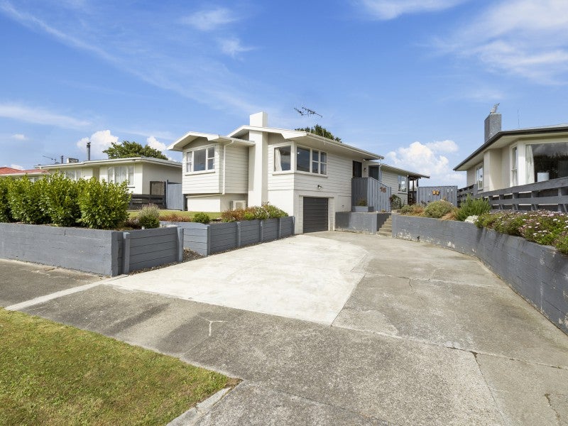 16 Anakiwa Street, Kelvin Grove, Palmerston North - Carousel 1