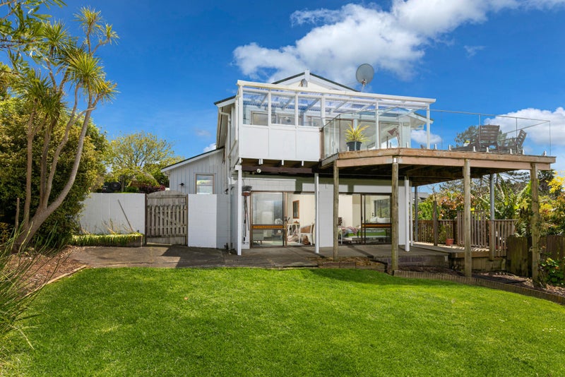 797 East Coast Road, Northcross, Auckland - Carousel 1