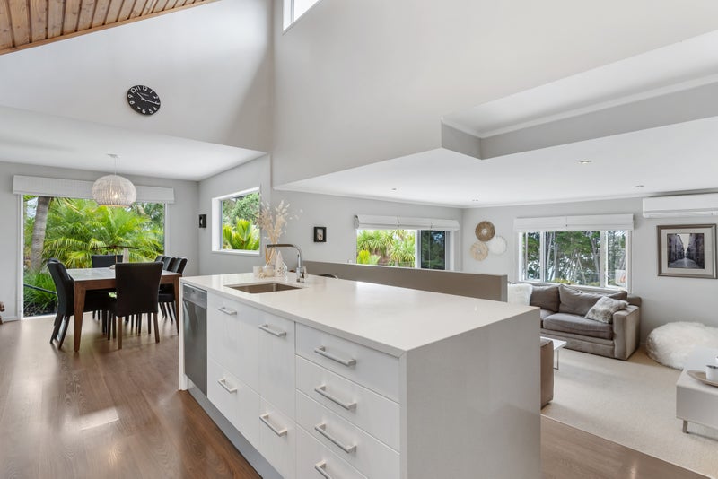 19 Jacaranda Avenue, Beach Haven, Auckland - Carousel 1