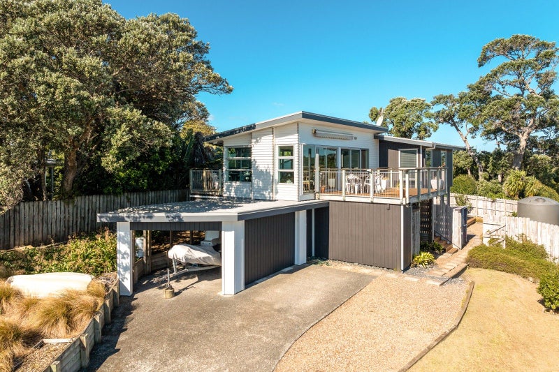 4 Bryan Road, Surfdale, Waiheke Island - Carousel 1