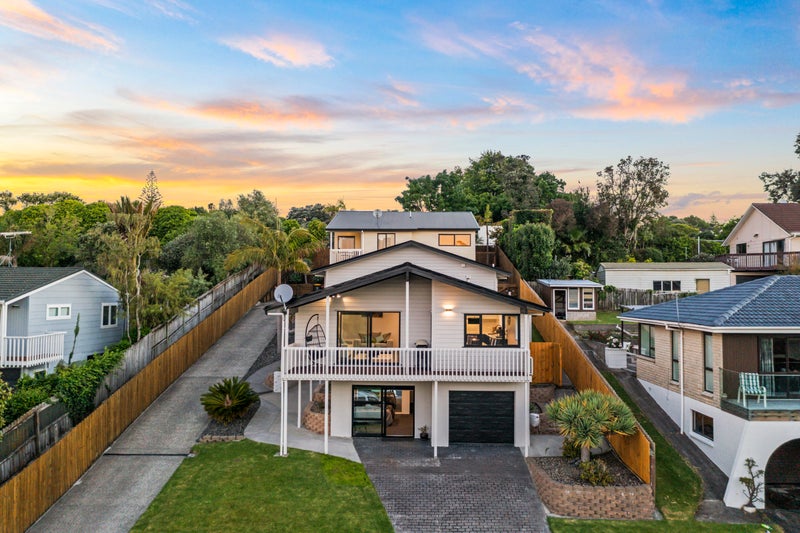 31 Lastel Place, Shelly Park, Auckland - Carousel 1