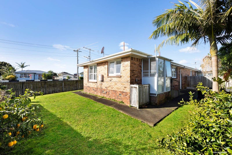 1/2 Paul Place, Pakuranga, Auckland - Carousel 1