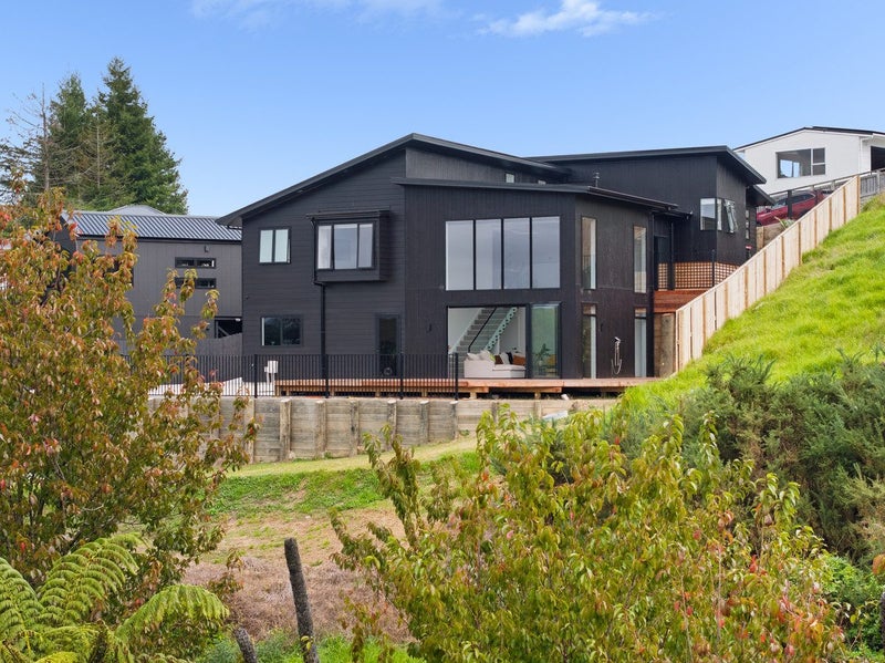 11 Lily Way, Pyes Pa, Tauranga - Carousel 2