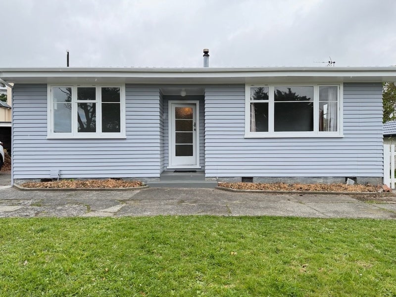 11 Hawtrey Terrace, Johnsonville, Wellington - Carousel 1
