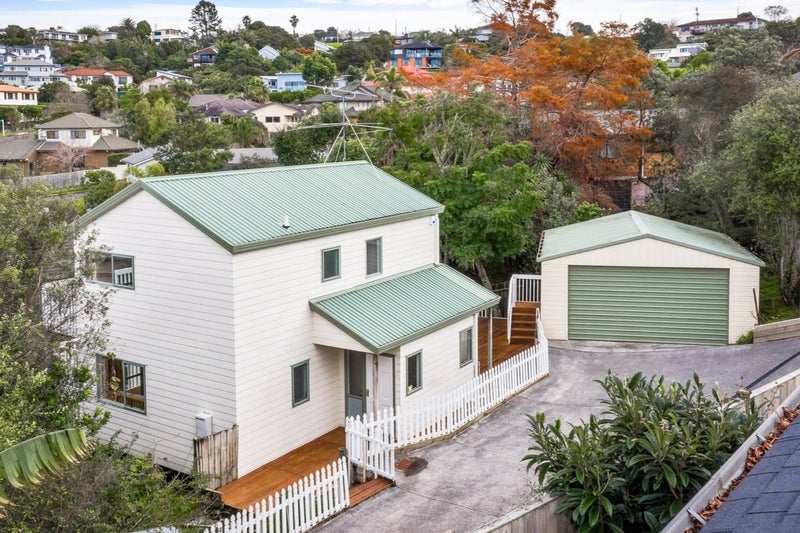 32A Deverell Place, Northcross, Auckland - Carousel 1