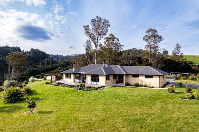 27 Kayforce Road, Ocean View, Dunedin - Carousel 1