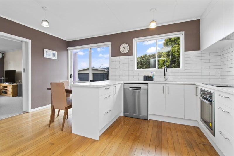 7 Erika Place, Fairview Downs, Hamilton - Carousel 1