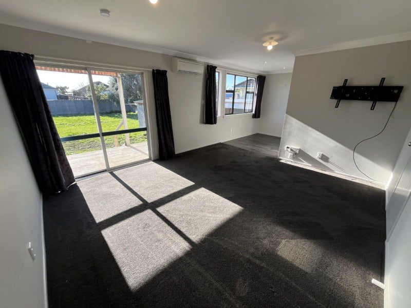 11 Bristol Crescent, Roslyn, Palmerston North - Carousel 2