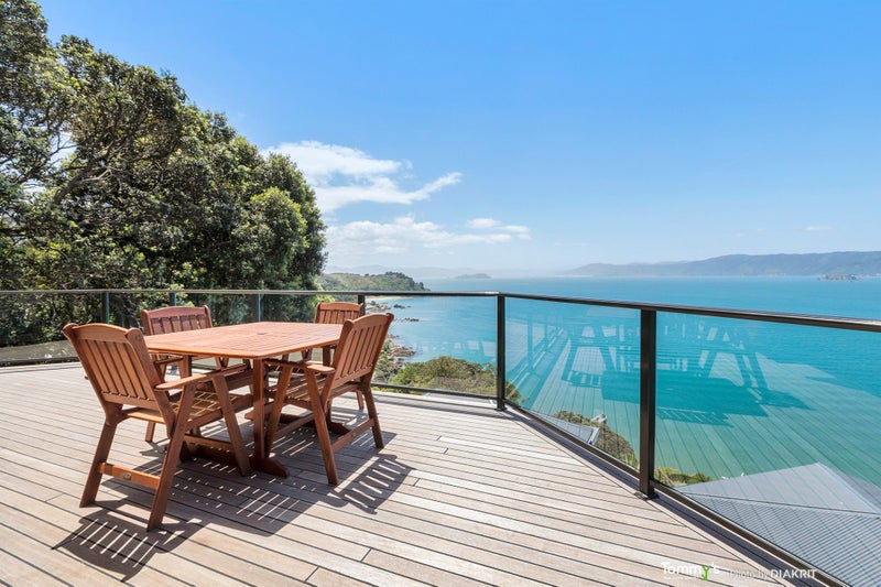 20 Napier Street, Karaka Bays, Wellington - Carousel 2