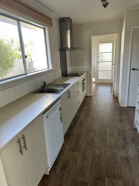 28 Pasadena Crescent, Totara Park, Upper Hutt - Carousel 2