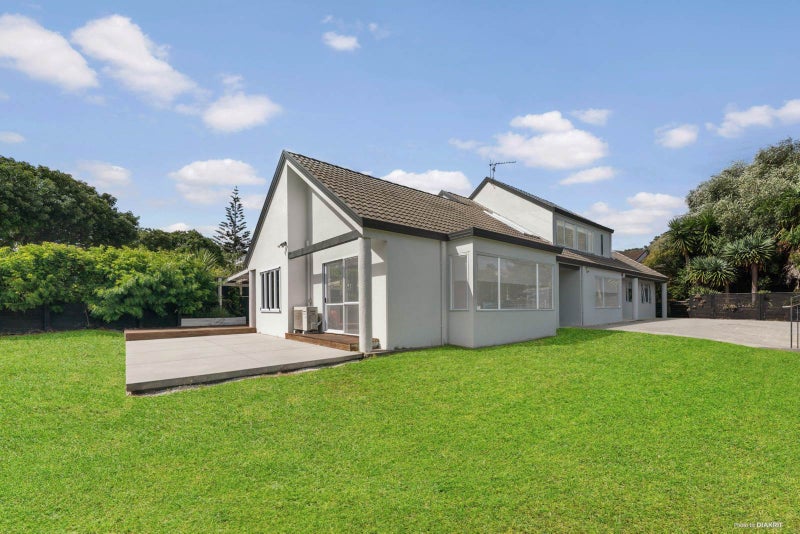 1/2 Drysdale Place, Somerville, Manukau - Carousel 1