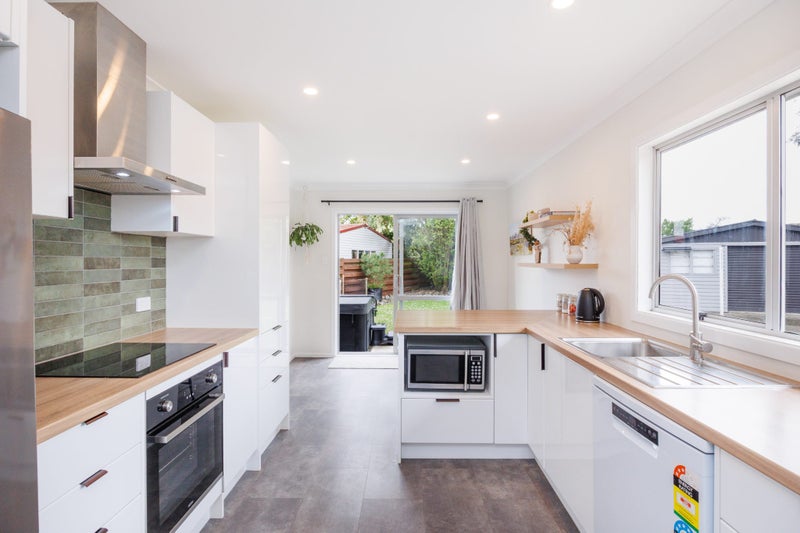 9 Lyndale Place, Kelvin Grove, Palmerston North - Carousel 2