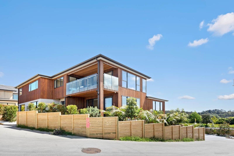 1 Taku Close, Long Bay, Auckland - Carousel 2