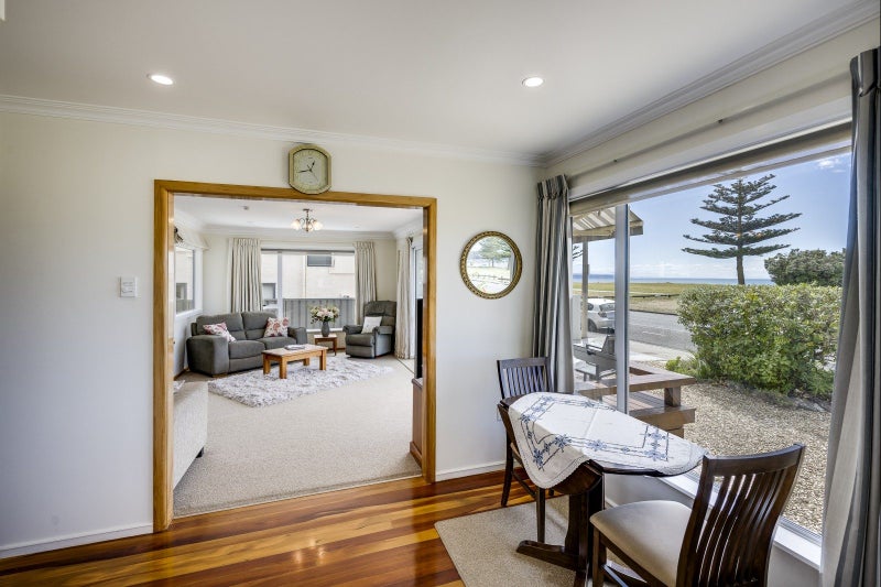 18 The Esplanade, Westshore, Napier - Carousel 30