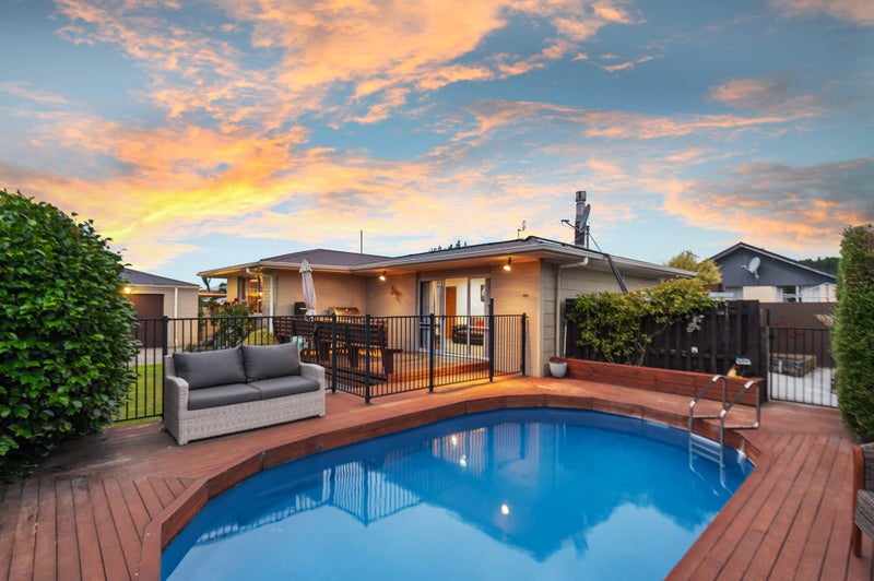 123 Queenspark Drive, Parklands, Christchurch - Carousel 1