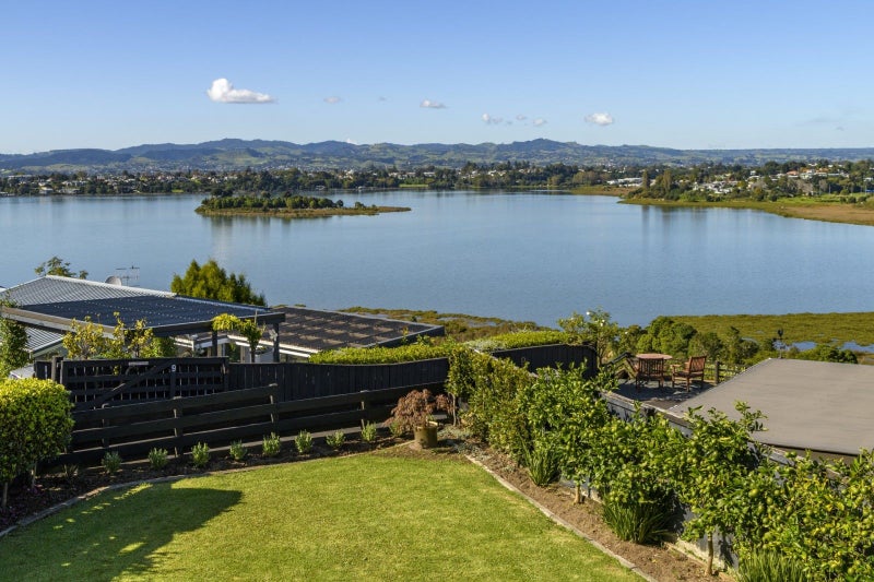 5B Stratford Place, Otumoetai, Tauranga - Carousel 1