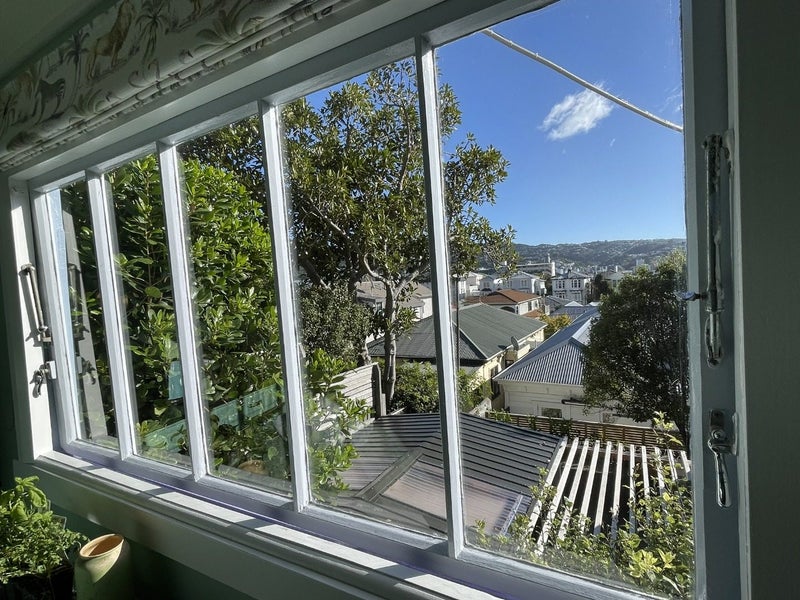 28 Scarborough Terrace, Mount Victoria, Wellington - Carousel 2
