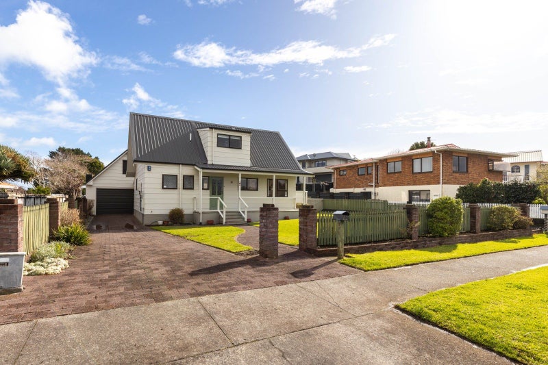 82 Barrett Road, Whalers Gate, New Plymouth - Carousel 1