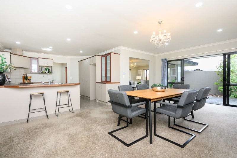 6 Ron Place, Fitzherbert, Palmerston North - Carousel 1