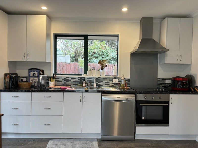 7 Hampton Place, Burnside, Christchurch - Carousel 2